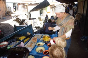 Essen auf dem Markt nur mit eigenem Topf