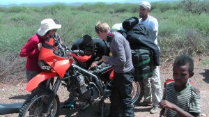 gemeinsame Motorradmontage