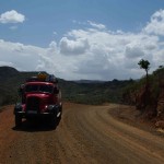 noch mit sicherem Halt - in der Naehe von Konso