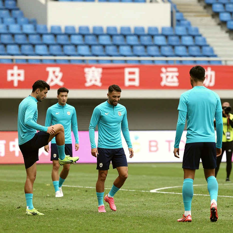Japan vs Uruguay: Diego Forlan's Test Begins on the Flight, Not on the Whiteboard Japan vs Uruguay: Diego Forlan's Test Begins on the Flight, Not on the Whiteboard