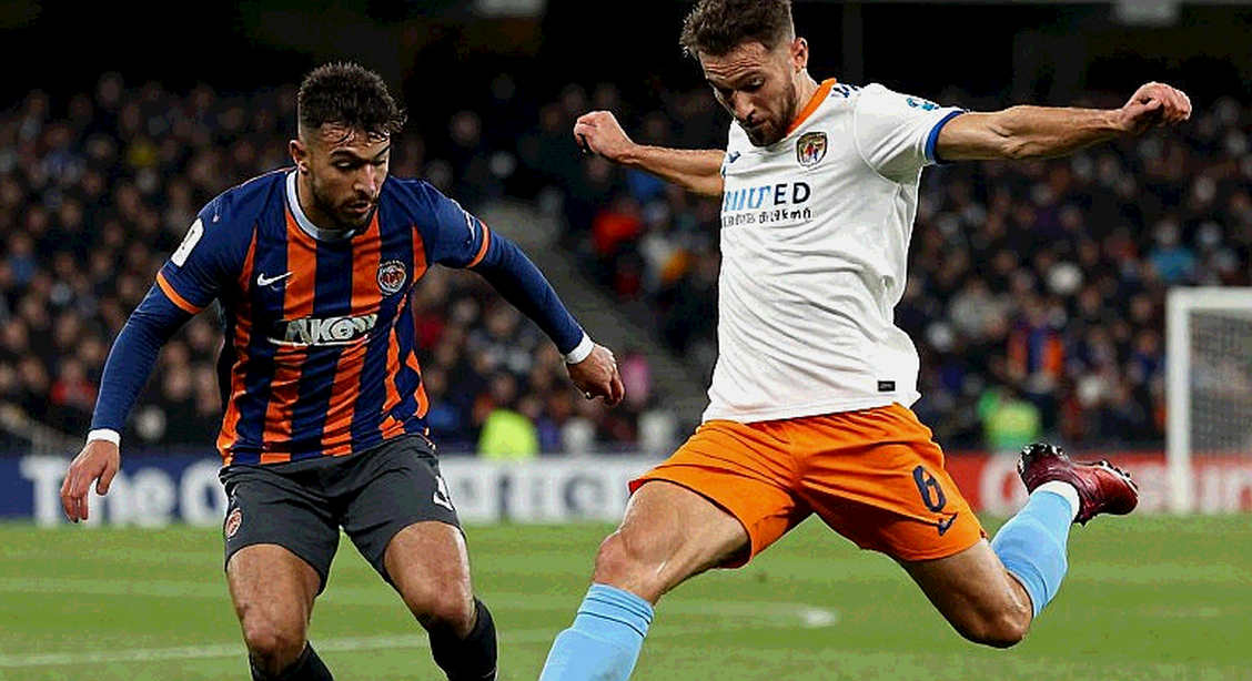 V.League và bong bóng ngoại binh: Khi tấm vé bảo hiểm trở thành hóa đơn định kỳ