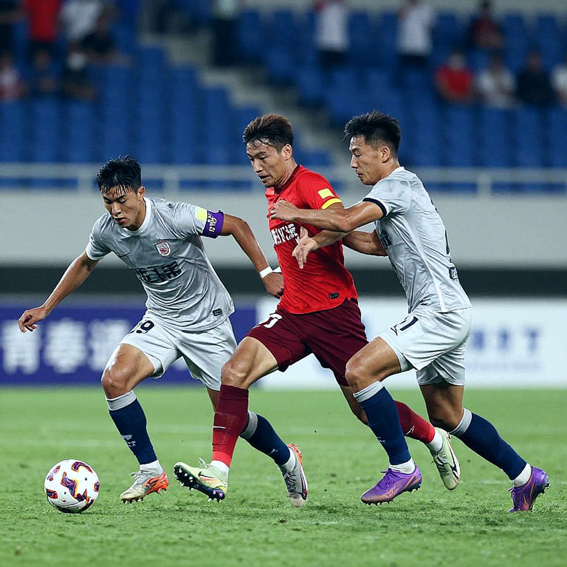An Afternoon in 2026 at Thống Nhất Stadium: When the Ball Called Out the Forgotten Man