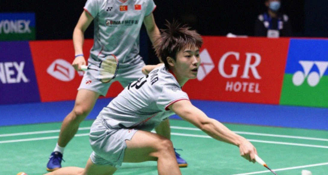 Three Beats Before the Shuttle Leaves the Racket: The Geometry of Space in Elite Badminton Three Beats Before the Shuttle Leaves the Racket: The Geometry of Space in Elite Badminton