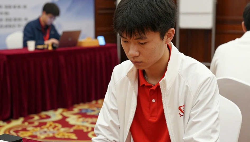 Bàn cờ Samarkand: cậu bé 14 tuổi, mốc 2.731 và điều FIDE chưa lên tiếng