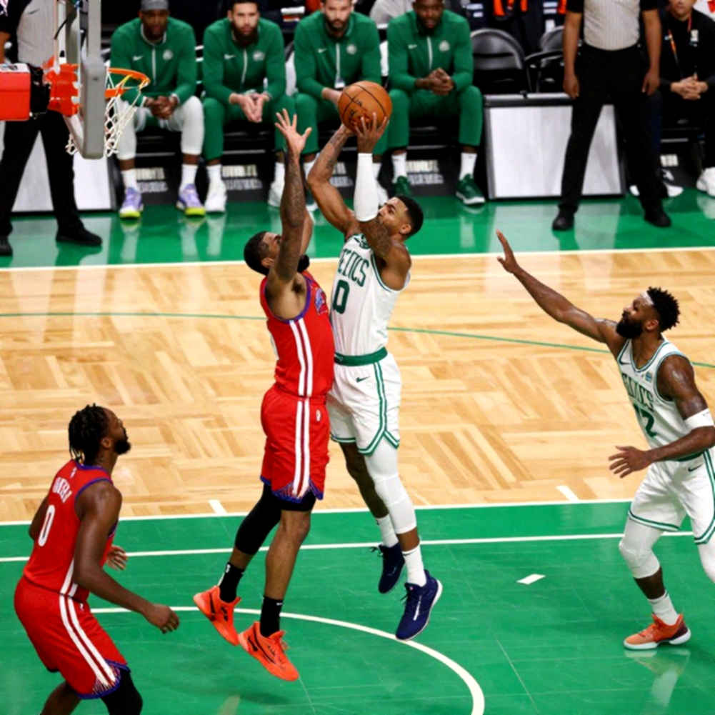 Kawhi Leonard và vụ lách trần lương: 'Ngôi sao biết rõ mọi chuyện'