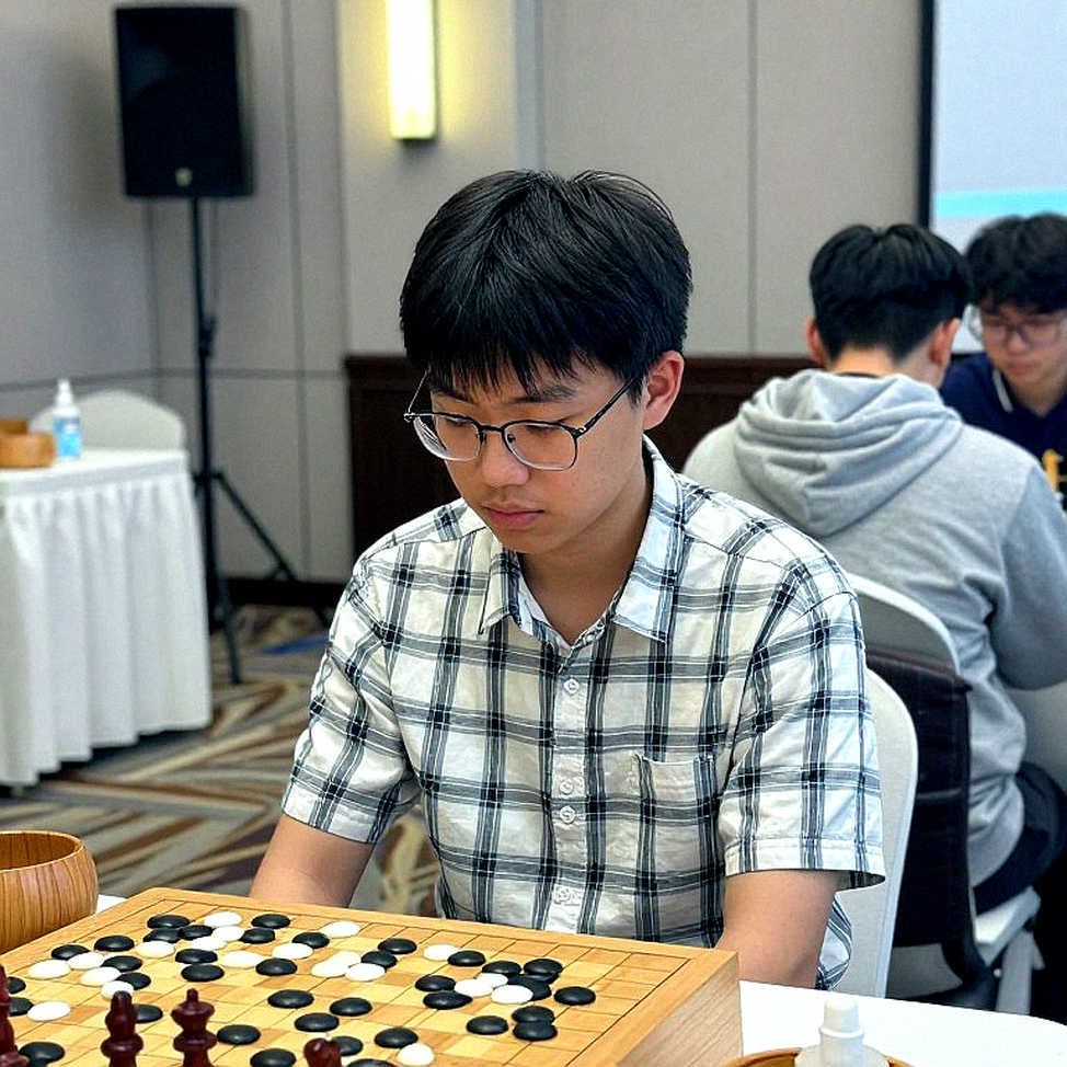 Giải Cờ Vua Toàn Cầu 2026: Carlsen Trở Lại Giữa Cơn Bão Lịch Thi Đấu