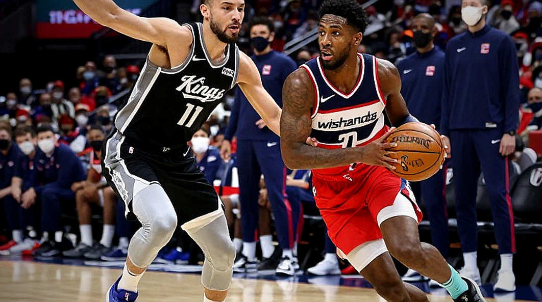 NBA mở màn mùa giải: bốn cánh cửa cho người hâm mộ, một cánh cửa khép lại sau lưng