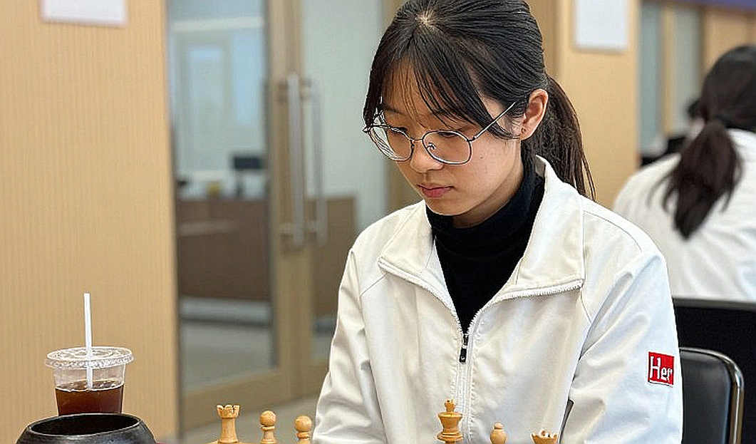Sáu video của IM Valeri Lilov và bài toán phòng ngự trước nhóm khai cuộc 'né 2.c4'